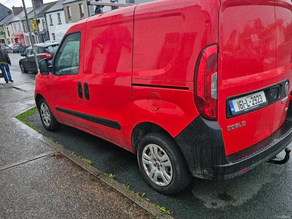 Fiat Doblo MPV, Diesel, 2016, Red