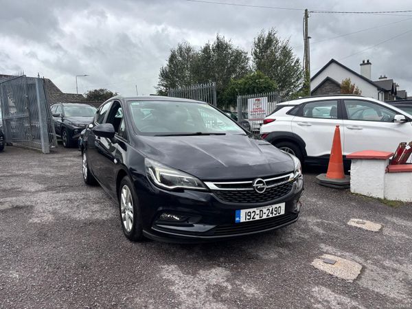 Opel Astra Hatchback, Petrol, 2019, Blue