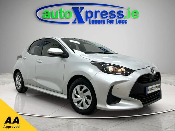 Toyota Yaris Hatchback, Petrol Hybrid, 2022, Silver