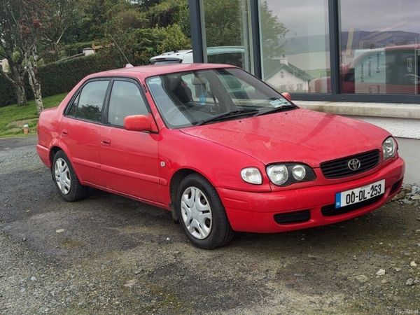 Toyota Corolla Saloon, Petrol, 2000, Red