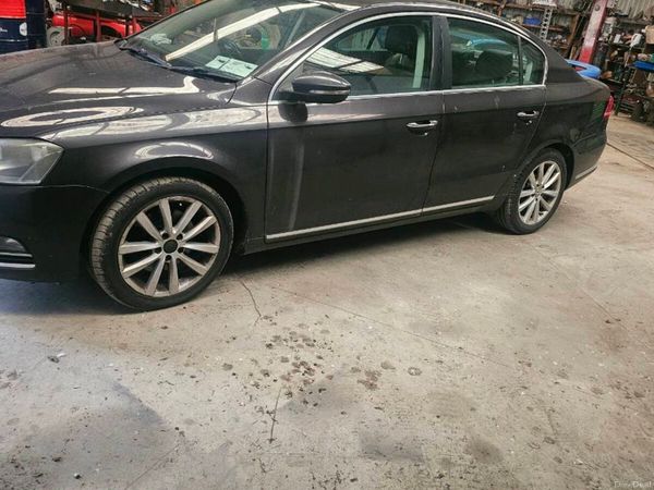 Volkswagen Passat Saloon, Diesel, 2011, Brown