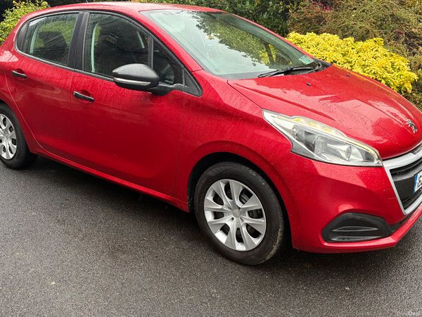 Peugeot 208 Hatchback, Petrol, 2016, Red
