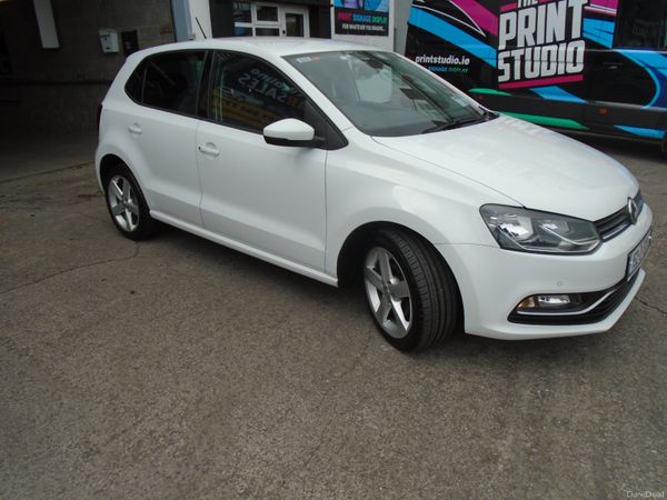 Volkswagen Polo Hatchback, Petrol, 2015, White
