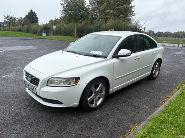 Volvo S40 Saloon, Diesel, 2011, White