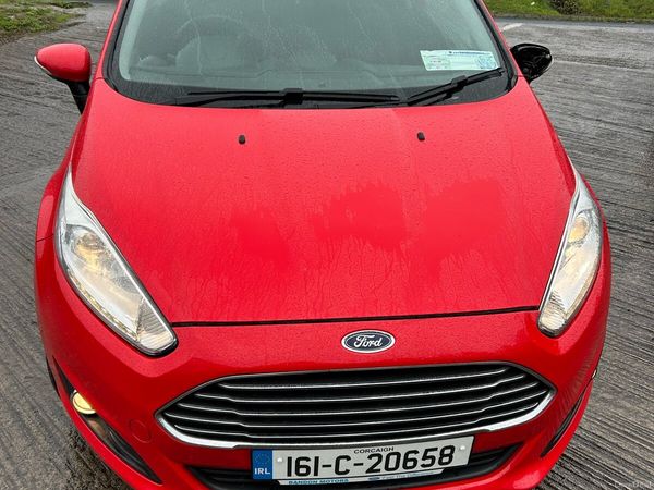 Ford Fiesta Hatchback, Petrol, 2016, Red