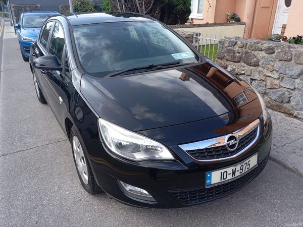 Opel Astra Hatchback, Petrol, 2010, Black
