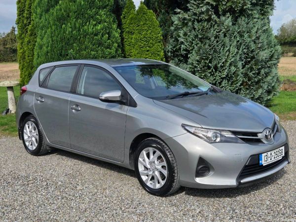 Toyota Auris Hatchback, Diesel, 2013, Grey
