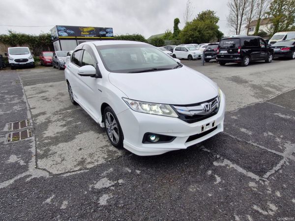 Honda Grace Saloon, Petrol Hybrid, 2015, White