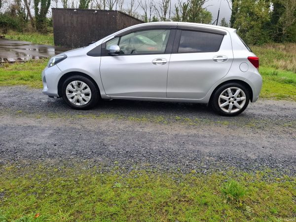Toyota Vitz Hatchback, Petrol, 2016, Silver