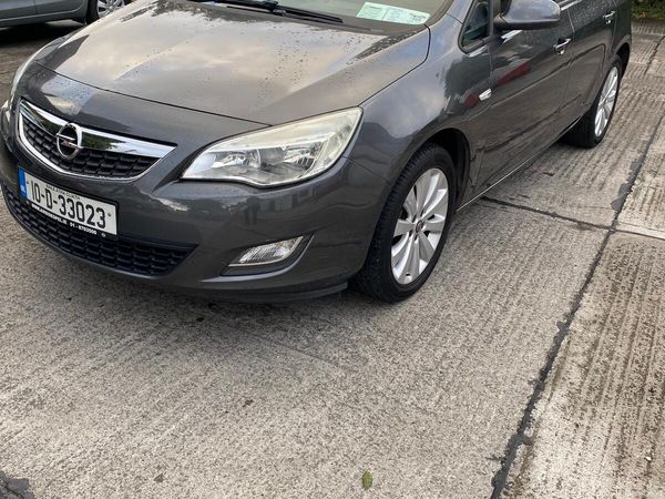 Opel Astra Hatchback, Petrol, 2010, Grey