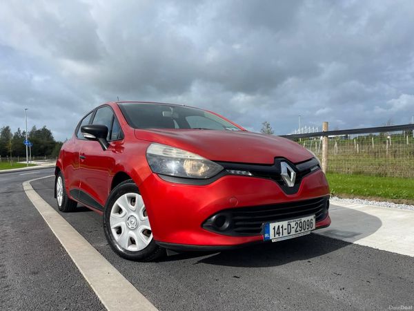 Renault Clio Hatchback, Petrol, 2014, Red