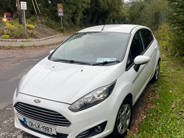 Ford Fiesta Hatchback, Petrol, 2013, White