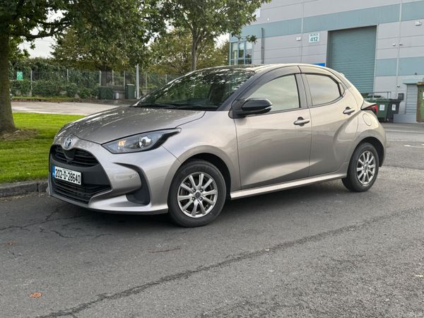 Toyota Yaris Hatchback, Petrol Hybrid, 2020, Beige