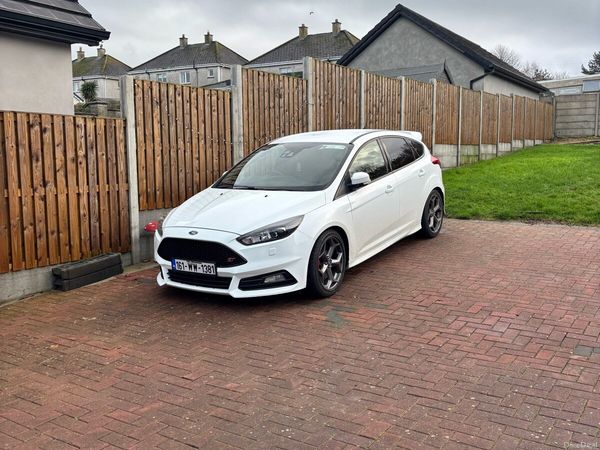 Ford Focus Hatchback, Diesel, 2016, White