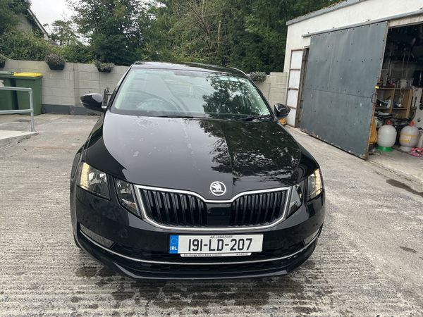 Skoda Octavia Saloon, Diesel, 2019, Black