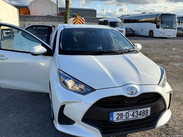 Toyota Yaris Hatchback, Petrol, 2021, White