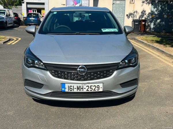 Opel Astra Hatchback, Petrol, 2016, Silver