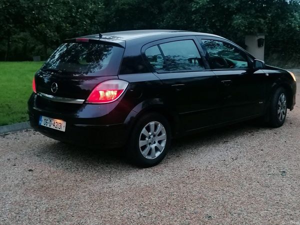 Opel Astra Hatchback, Petrol, 2006, Black