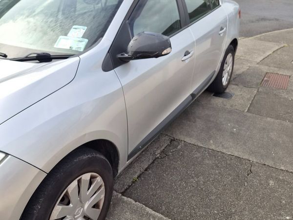 Renault Fluence Saloon, Diesel, 2011, Silver