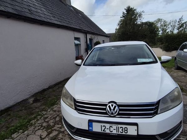 Volkswagen Passat Saloon, Diesel, 2012, White