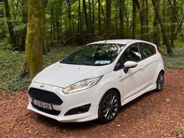 Ford Fiesta Hatchback, Petrol, 2017, White
