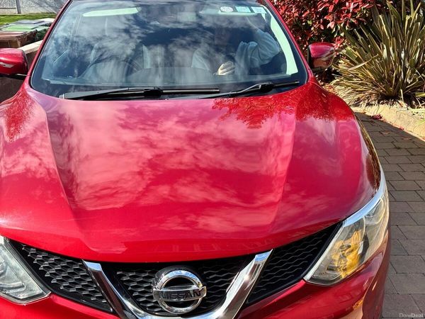 Nissan Qashqai Hatchback, Petrol, 2015, Red