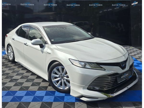 Toyota Camry Saloon, Petrol Hybrid, 2018, White
