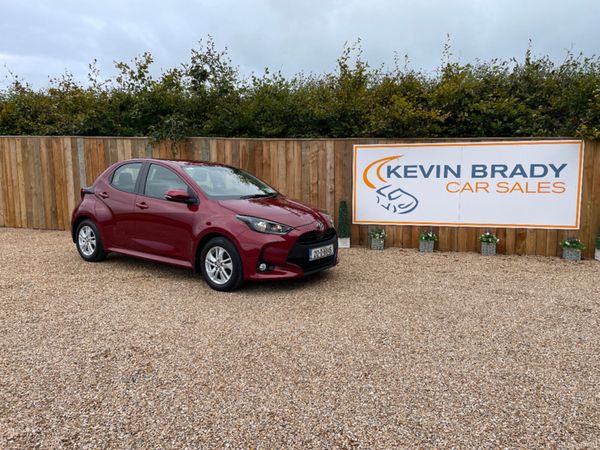 Toyota Yaris Hatchback, Petrol, 2021, Red