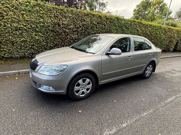 Skoda Octavia Saloon, Diesel, 2011, Beige