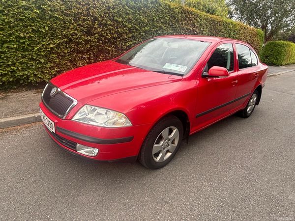 Skoda Octavia Hatchback, Petrol, 2007, Red