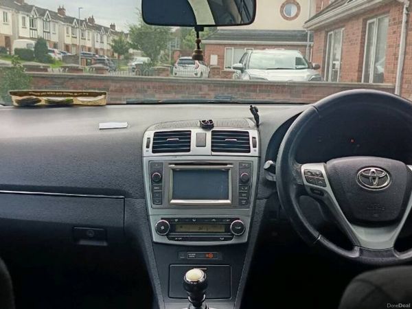 Toyota Avensis Saloon, Diesel, 2012, Red