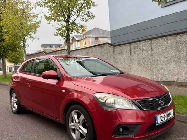 Kia Ceed Hatchback, Diesel, 2012, Red
