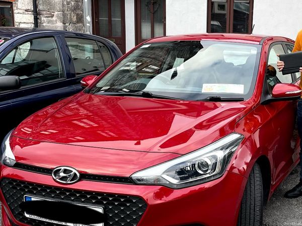 Hyundai i20 Hatchback, Petrol, 2015, Red