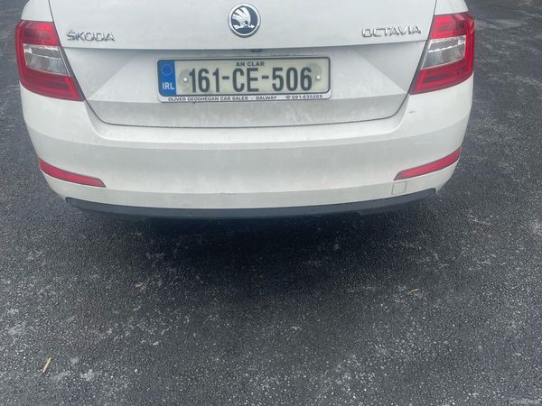 Skoda Octavia Saloon, Diesel, 2016, White