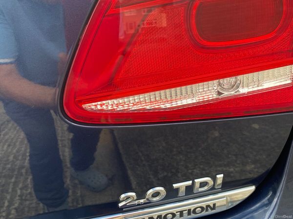 Volkswagen Passat Saloon, Diesel, 2011, Blue