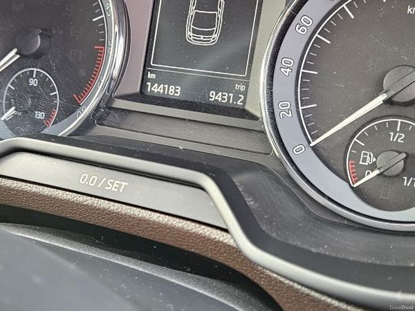 Skoda Octavia Saloon, Diesel, 2014, Brown