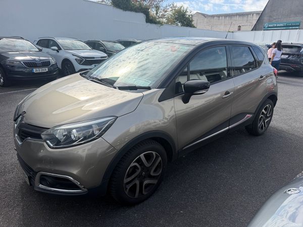 Renault Captur Hatchback, Petrol, 2016, Gold