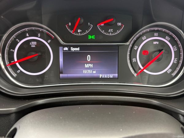 Vauxhall Insignia Hatchback, Diesel, 2015, White