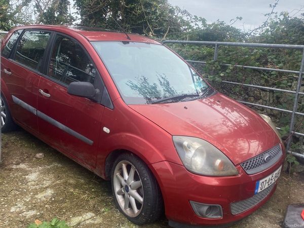 Ford Fiesta Hatchback, Petrol, 2007, Red