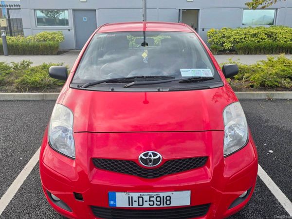Toyota Yaris Hatchback, Petrol, 2011, Red