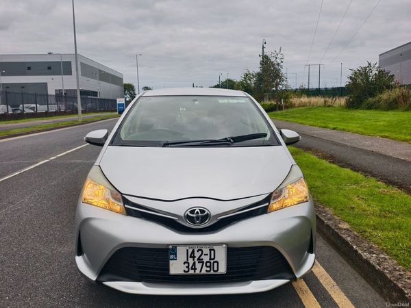 Toyota Vitz Hatchback, Petrol, 2014, Silver