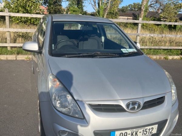 Hyundai i20 Hatchback, Petrol, 2009, Silver