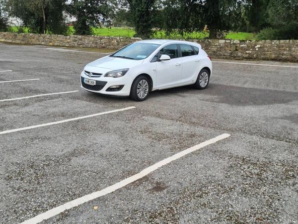 Vauxhall Astra Hatchback, Diesel, 2014, White