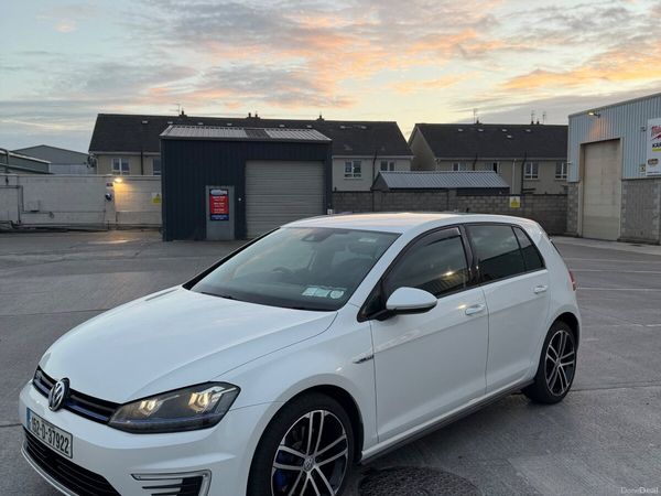 Volkswagen Golf Hatchback, Petrol, 2015, White