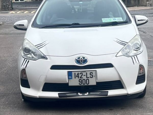 Toyota Aqua Hatchback, Petrol Hybrid, 2014, White