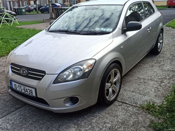 Kia Ceed Hatchback, Petrol, 2010, Silver
