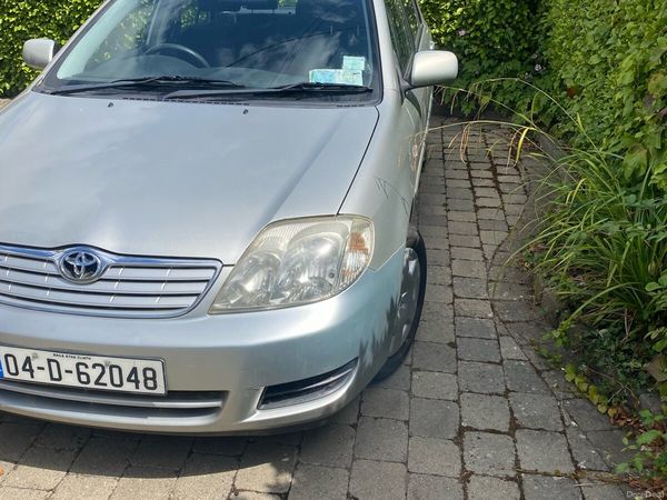 Toyota Corolla Saloon, Petrol, 2004, Silver