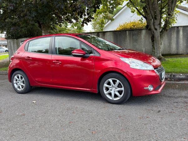 Peugeot 208 Hatchback, Petrol, 2014, Red