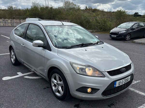 Ford Focus Hatchback, Petrol, 2010, Silver