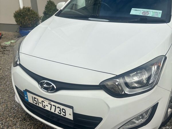 Hyundai i20 Hatchback, Petrol, 2015, White